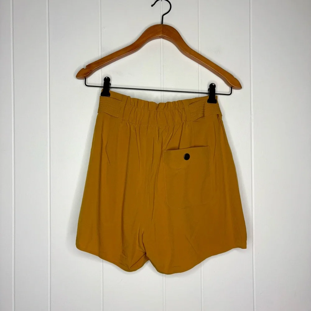 Athleta Skyline Short II Yellow Gold Athletic Athleisure Running Women’s Size 8 - Picture 3 of 8
